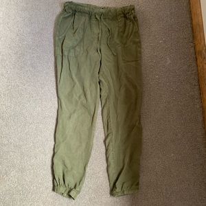 ⚫️ army green cinched pants